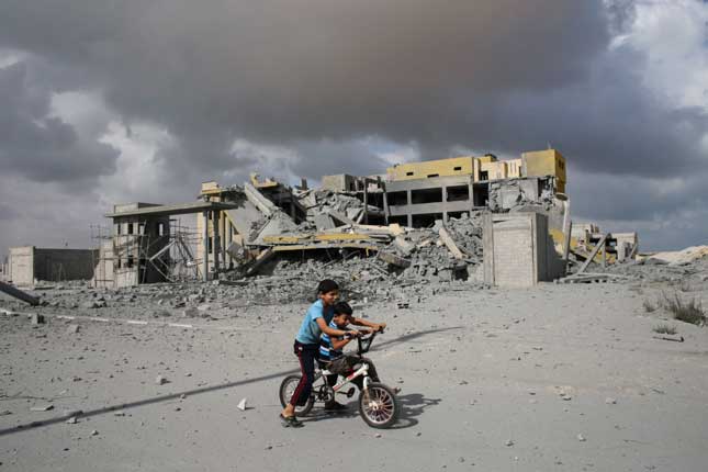 201407_reuters_boys-on-bike.jpg